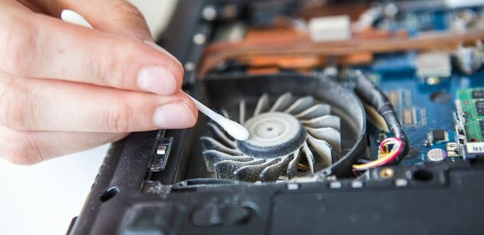 Vệ Sinh Máy Tính Bao Lâu Một Lần? Tự Làm Hay Nhờ Kỹ Thuật?